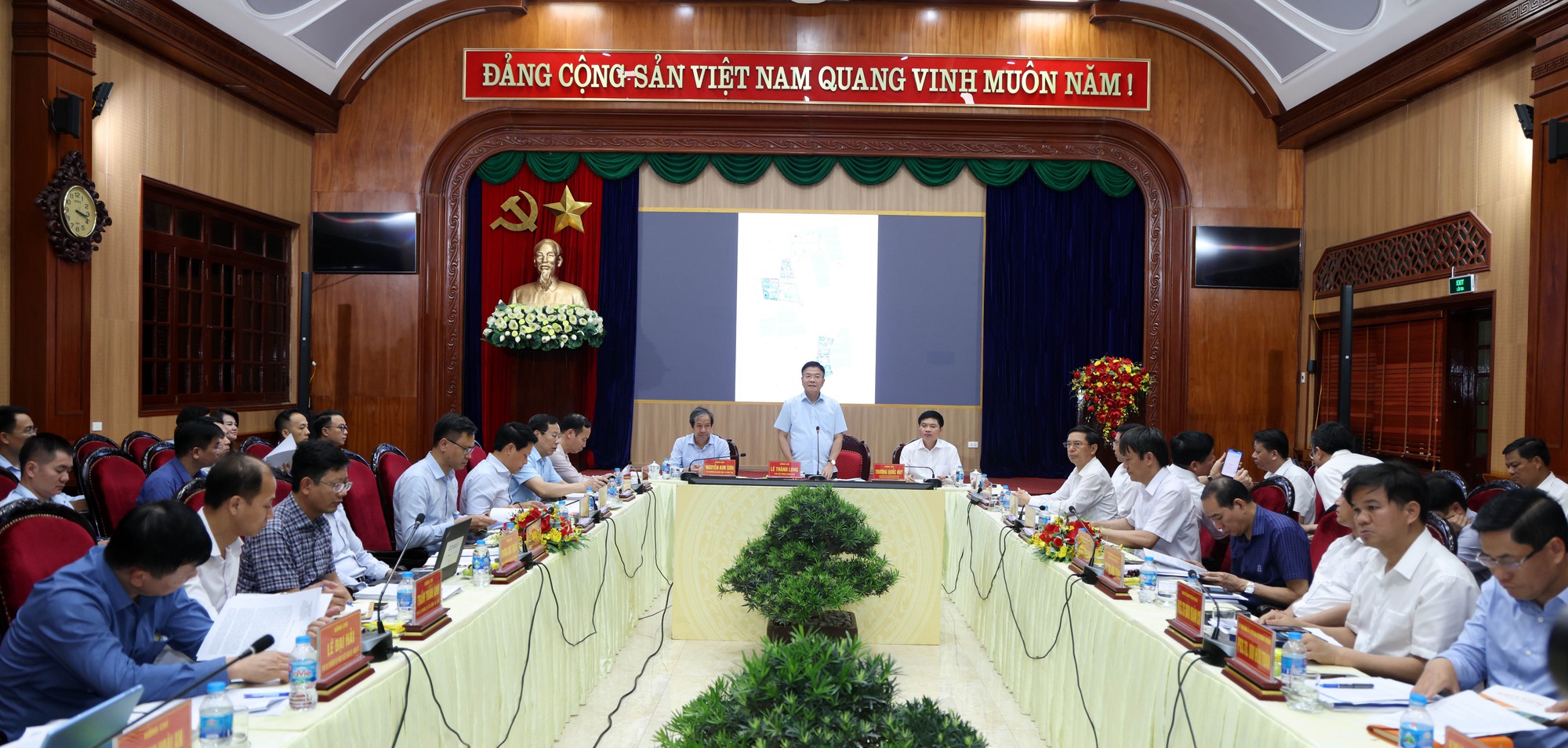Phó Thủ tướng Lê Thành Long làm việc với tỉnh Hà Nam về triển khai dự án xây dựng Khu Đại học Nam Cao- Ảnh 1. Phó Thủ tướng Lê Thành Long làm việc với tỉnh Hà Nam về triển khai dự án xây dựng Khu Đại học Nam Cao- Ảnh 1.