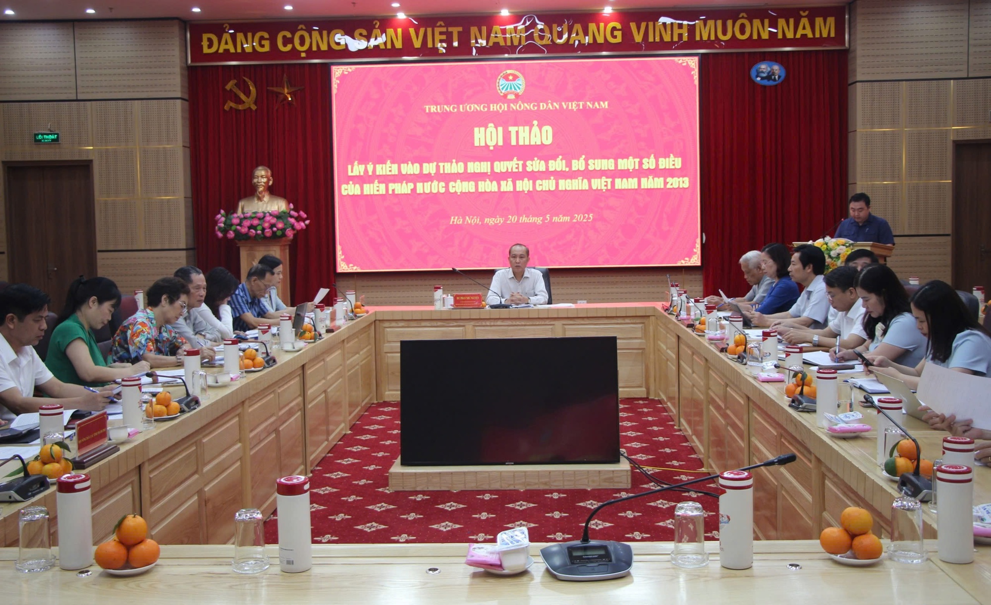 Hội Nông dân Việt Nam góp ý sửa đổi Hiến pháp 2013- Ảnh 1. Hội Nông dân Việt Nam góp ý sửa đổi Hiến pháp 2013- Ảnh 1.
