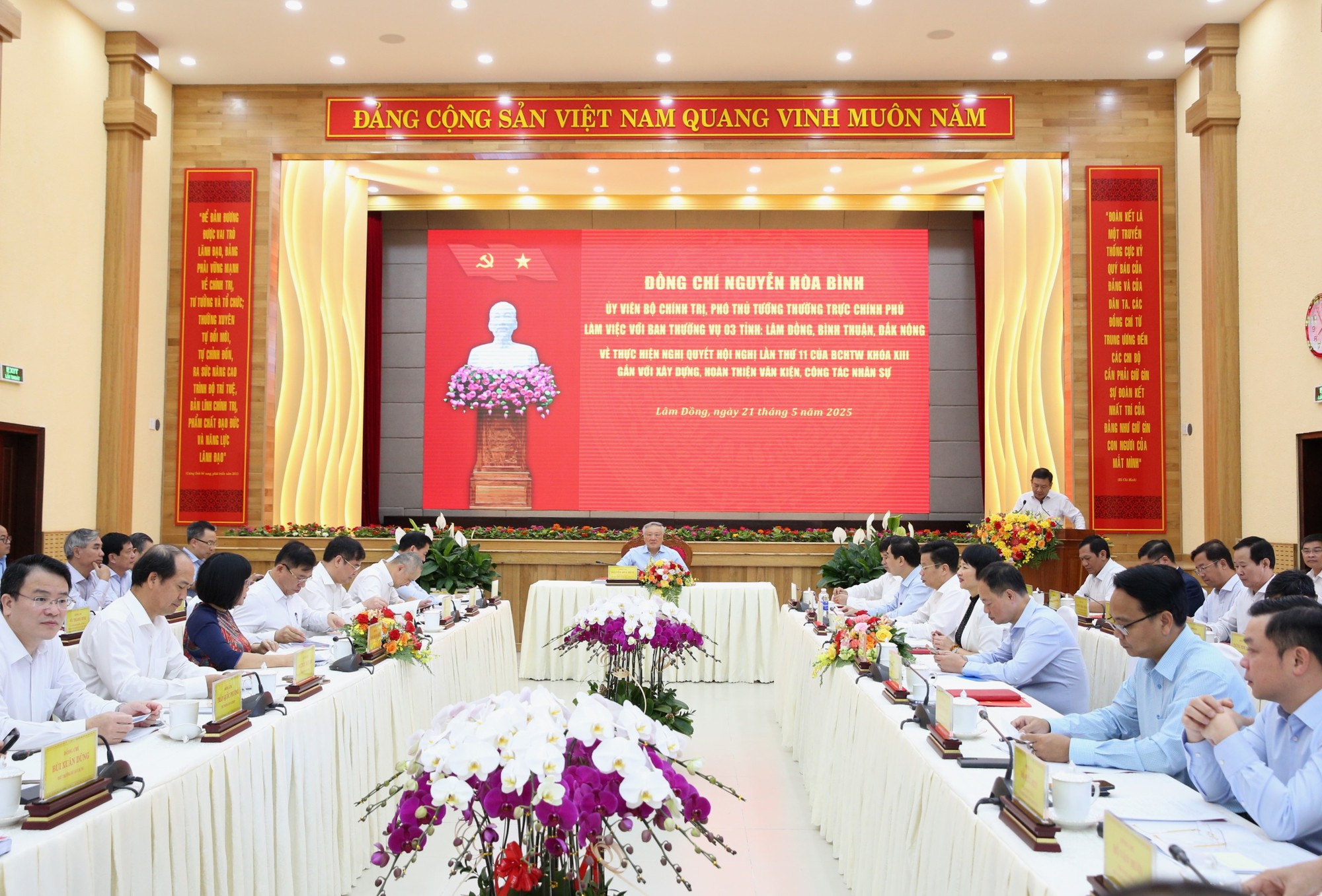 Phó Thủ tướng Thường trực Nguyễn Hòa Bình làm việc với Ban Thường vụ 3 tỉnh Lâm Đồng, Bình Thuận và Đắk Nông- Ảnh 3. Phó Thủ tướng Thường trực Nguyễn Hòa Bình làm việc với Ban Thường vụ 3 tỉnh Lâm Đồng, Bình Thuận và Đắk Nông- Ảnh 3.