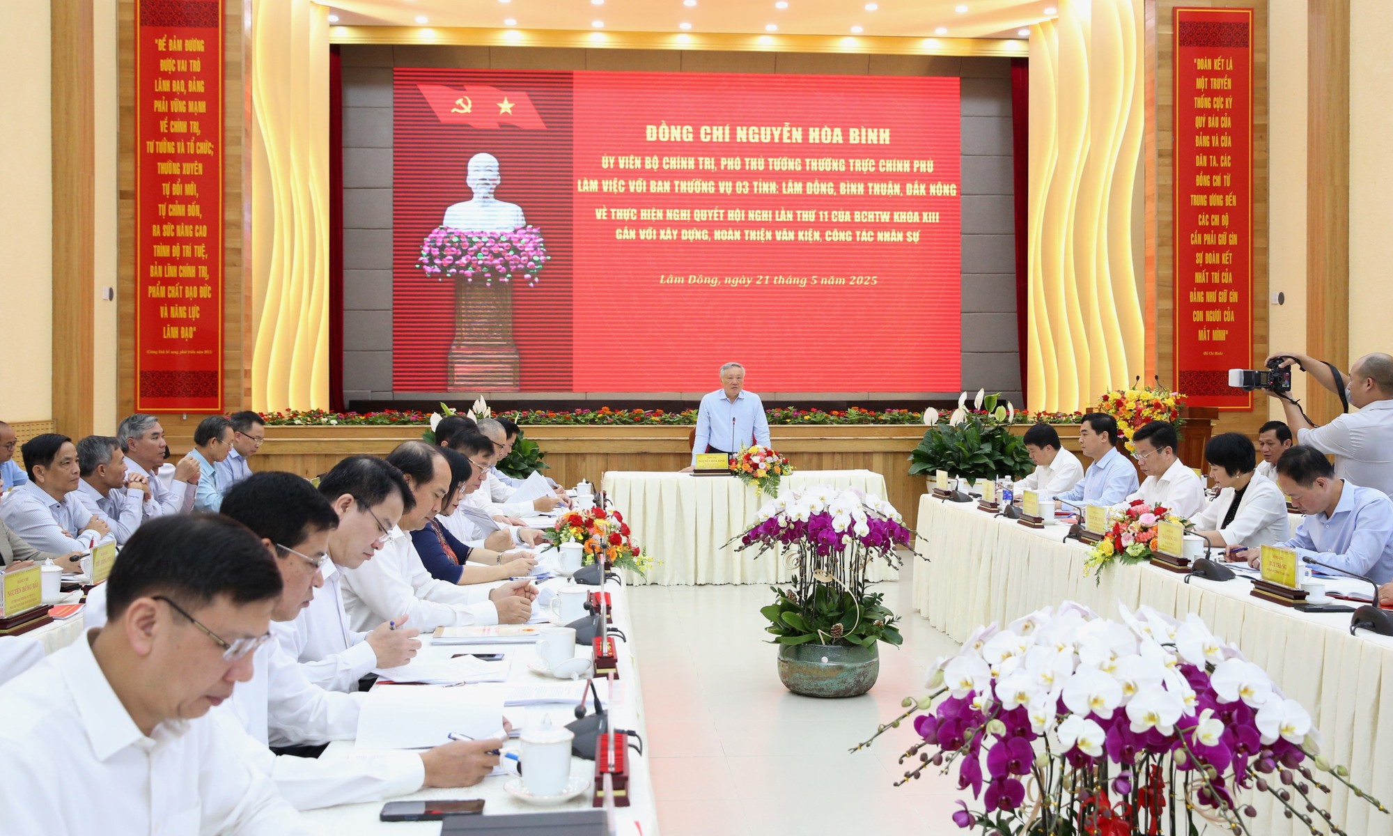 Phó Thủ tướng Thường trực Nguyễn Hòa Bình làm việc với Ban Thường vụ 3 tỉnh Lâm Đồng, Bình Thuận và Đắk Nông- Ảnh 4. Phó Thủ tướng Thường trực Nguyễn Hòa Bình làm việc với Ban Thường vụ 3 tỉnh Lâm Đồng, Bình Thuận và Đắk Nông- Ảnh 4.