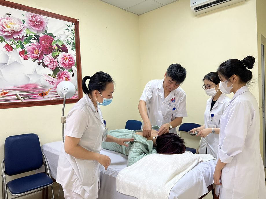 Sửa quy định về tiêu chuẩn trình độ đào tạo của chức danh y sĩ- Ảnh 1. Sửa quy định về tiêu chuẩn trình độ đào tạo của chức danh y sĩ- Ảnh 1.