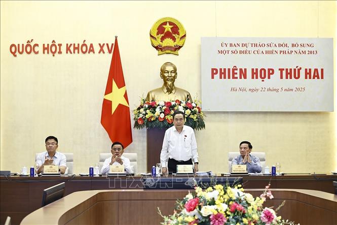 Chủ tịch Quốc hội chủ trì Phiên họp thứ hai của Ủy ban dự thảo sửa đổi, bổ sung một số điều của Hiến pháp năm 2013- Ảnh 1. Chủ tịch Quốc hội chủ trì Phiên họp thứ hai của Ủy ban dự thảo sửa đổi, bổ sung một số điều của Hiến pháp năm 2013- Ảnh 1.