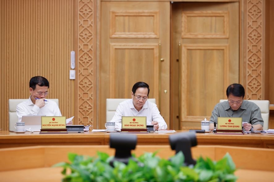 Thủ tướng: Quyết tâm cơ bản hoàn thành tháo gỡ 'điểm nghẽn' thể chế ngay trong năm 2025- Ảnh 5. Thủ tướng: Quyết tâm cơ bản hoàn thành tháo gỡ 'điểm nghẽn' thể chế ngay trong năm 2025- Ảnh 5.