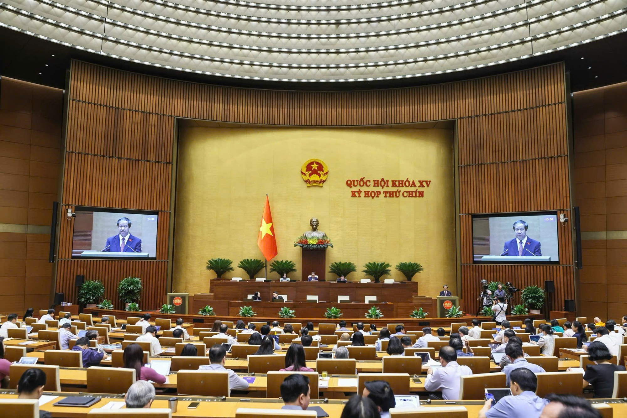 Miễn học phí cho học sinh công lập cả nước, học sinh tư thục được hỗ trợ- Ảnh 1.