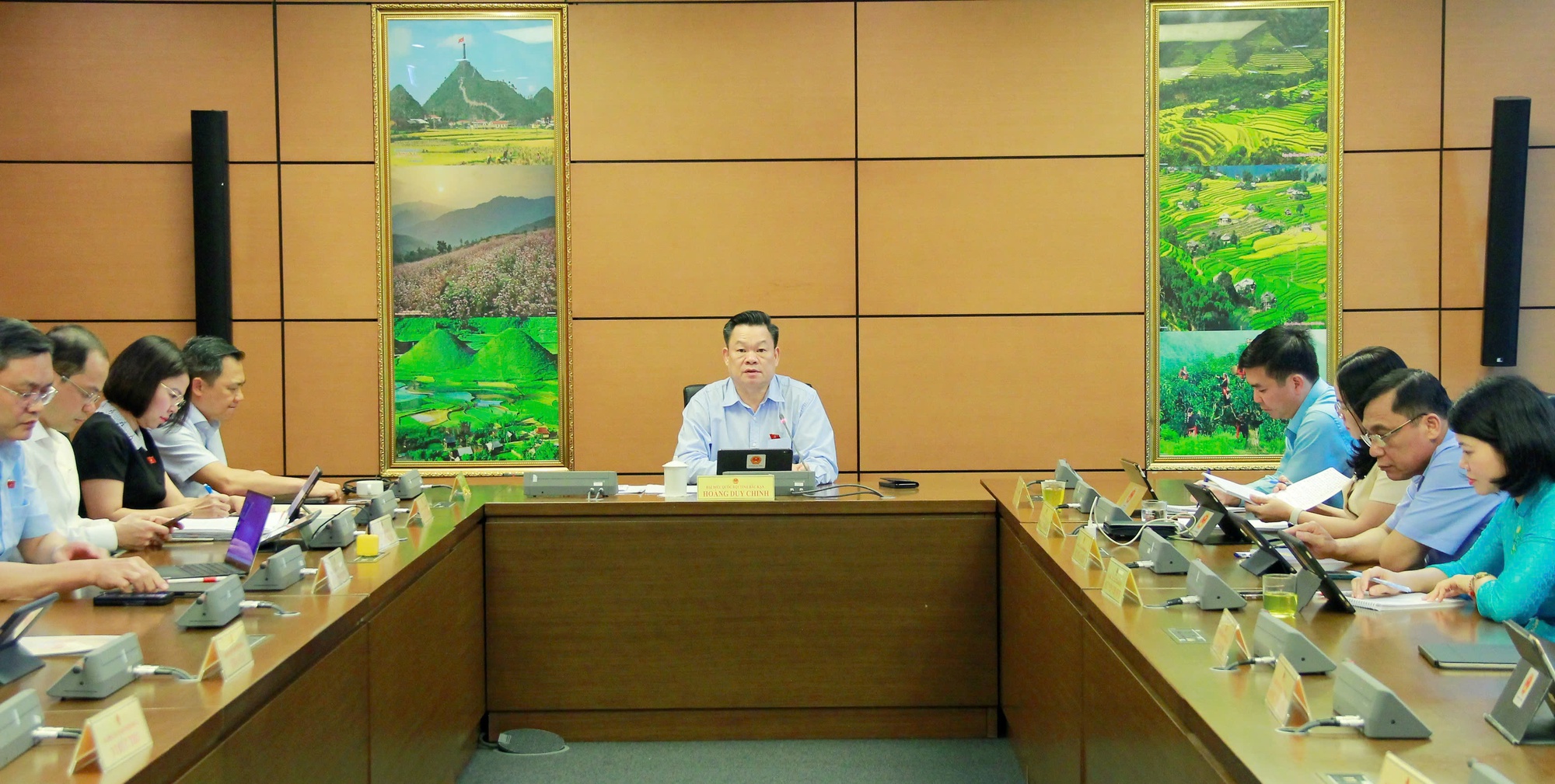 Tránh tình trạng 'miễn học phí nhưng tăng thu khác'- Ảnh 1.