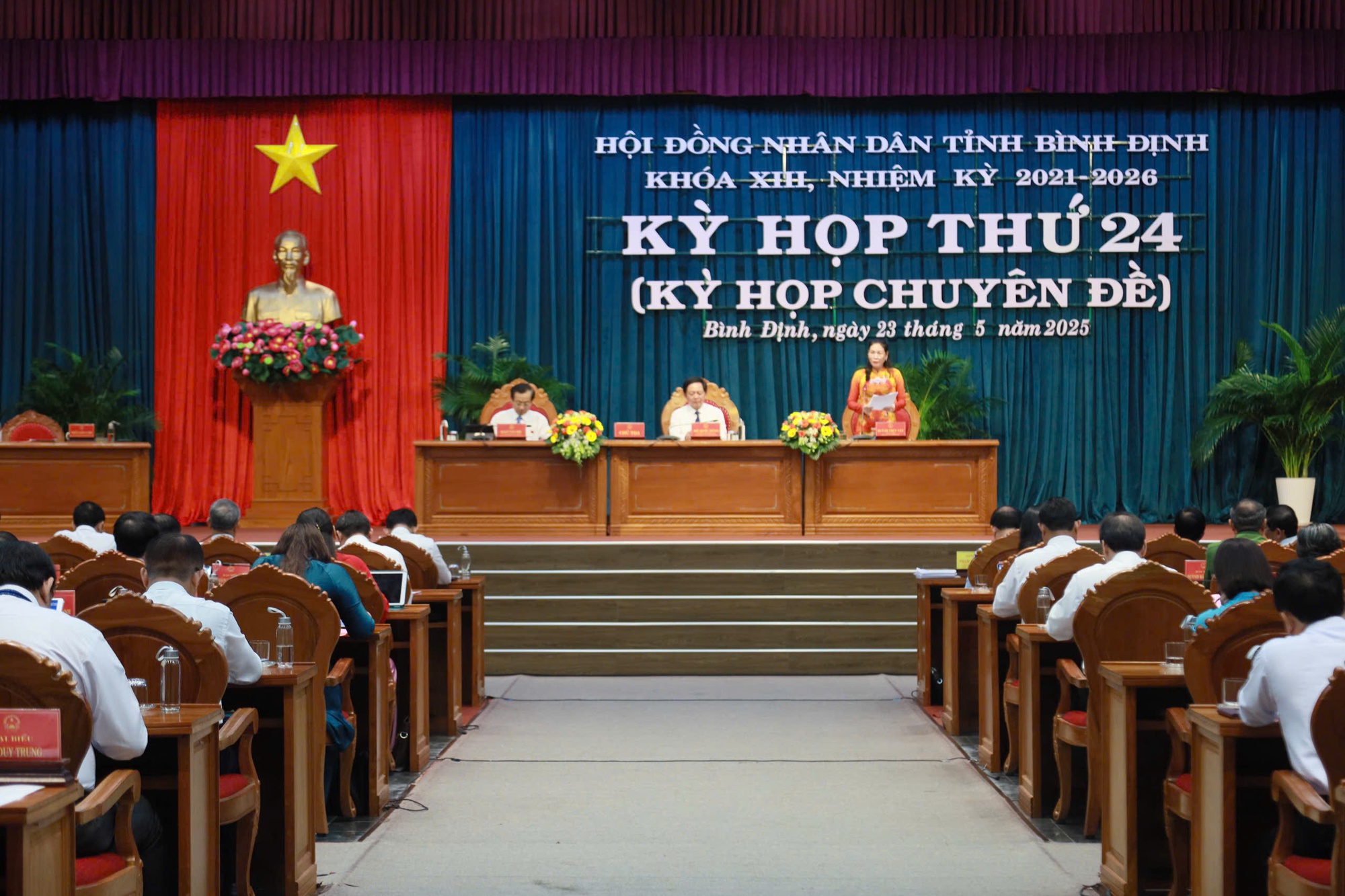 Bình Định: Thử thách năng lực lãnh đạo xã, phường mới trong vòng 1 năm- Ảnh 1. Bình Định: Thử thách năng lực lãnh đạo xã, phường mới trong vòng 1 năm- Ảnh 1.