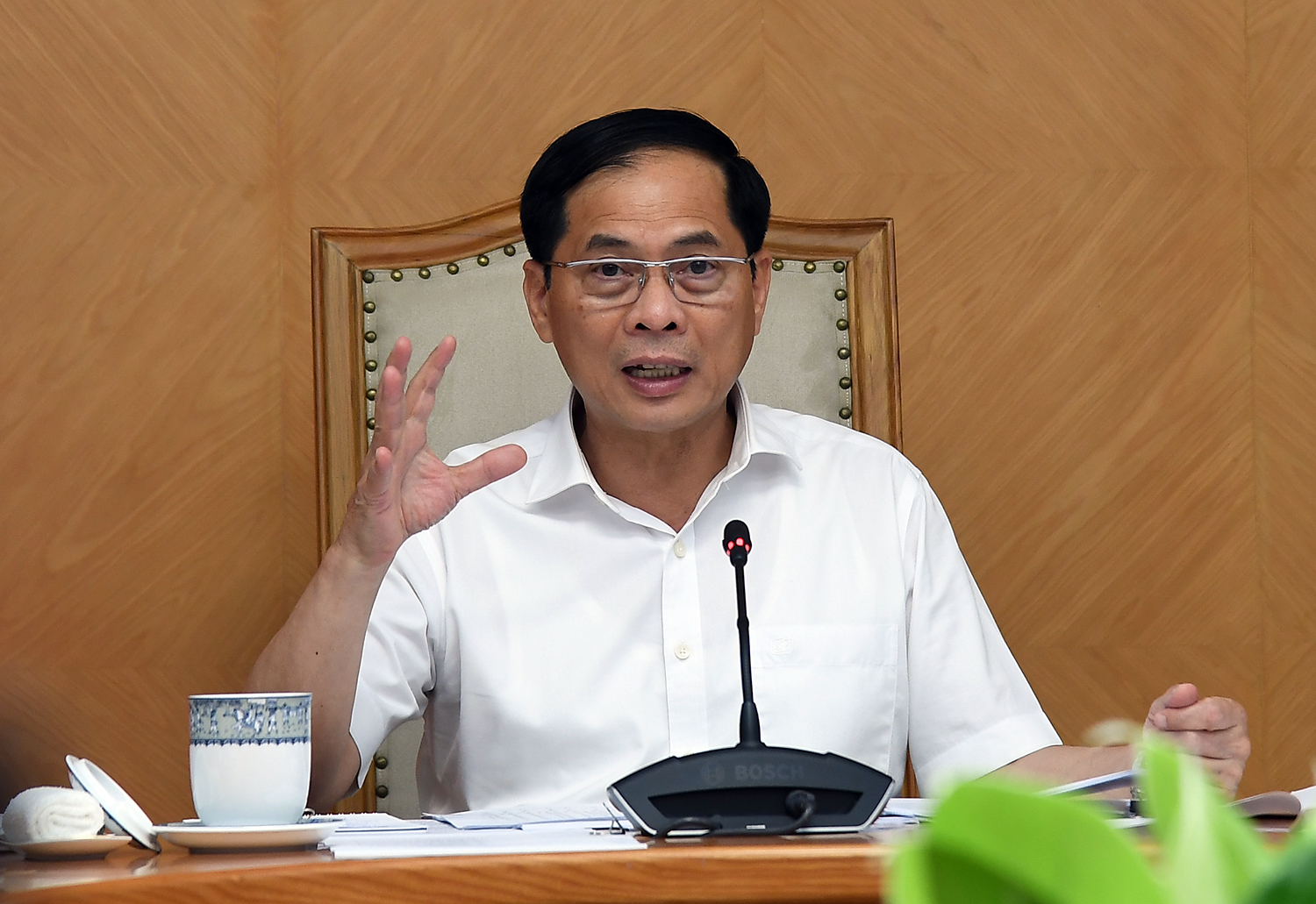 Phó Thủ tướng Bùi Thanh Sơn chủ trì họp về phân cấp, phân quyền trong lĩnh vực đối ngoại- Ảnh 1. Phó Thủ tướng Bùi Thanh Sơn chủ trì họp về phân cấp, phân quyền trong lĩnh vực đối ngoại- Ảnh 1.