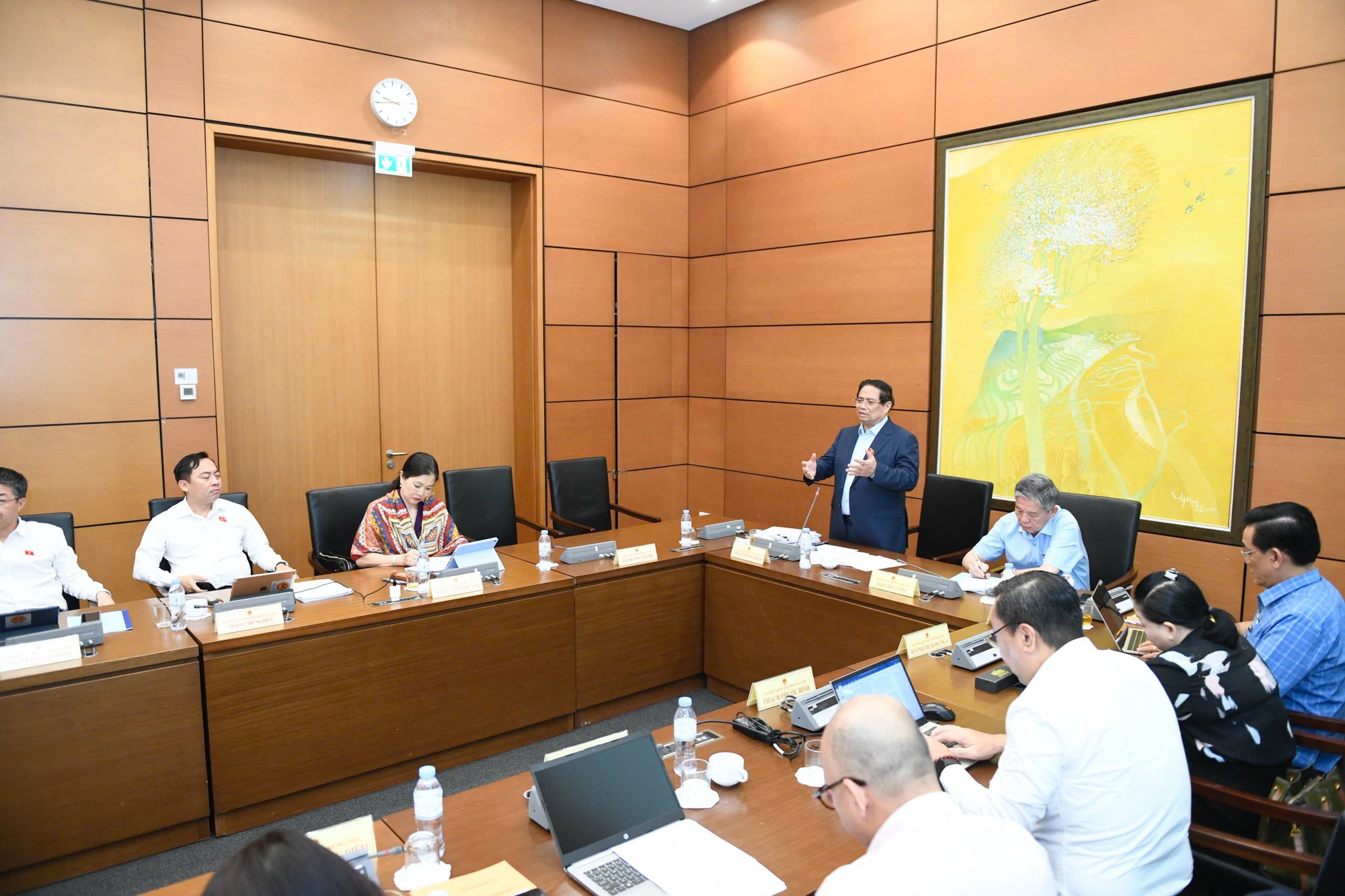 Thủ tướng: Thế giới giảm tăng trưởng nhưng Việt Nam phấn đấu đạt mức cao- Ảnh 3. Thủ tướng: Thế giới giảm tăng trưởng nhưng Việt Nam phấn đấu đạt mức cao- Ảnh 3.