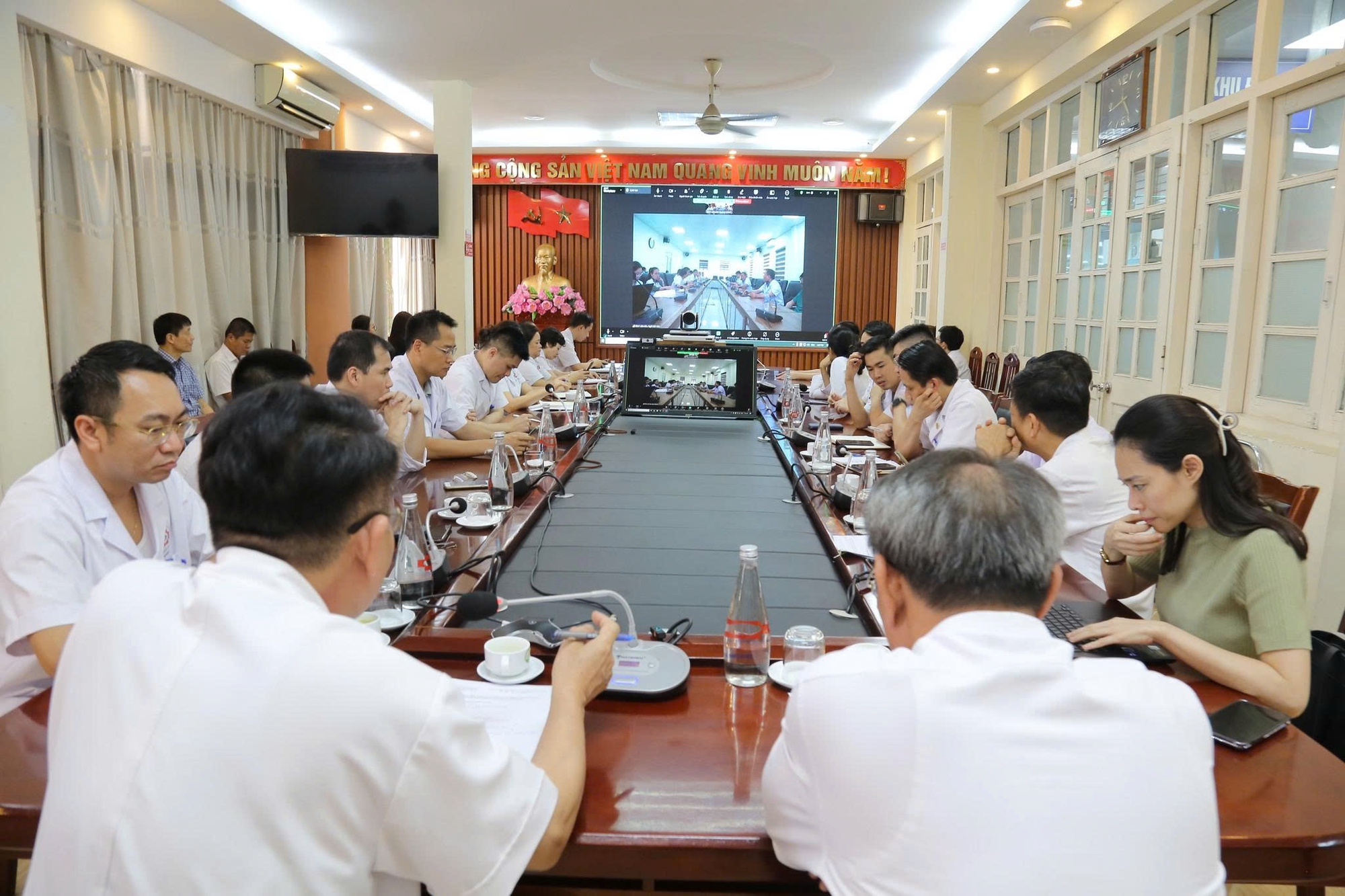 Bệnh viện tỉnh xuyên đêm lấy đa tạng và ghép thành công 2 thận từ người hiến chết não- Ảnh 1. Bệnh viện tỉnh xuyên đêm lấy đa tạng và ghép thành công 2 thận từ người hiến chết não- Ảnh 1.