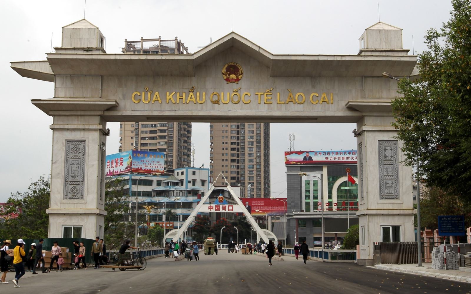 Sửa quy định về giấy tờ của người xuất cảnh, nhập cảnh qua cửa khẩu, lối mở biên giới đất liền