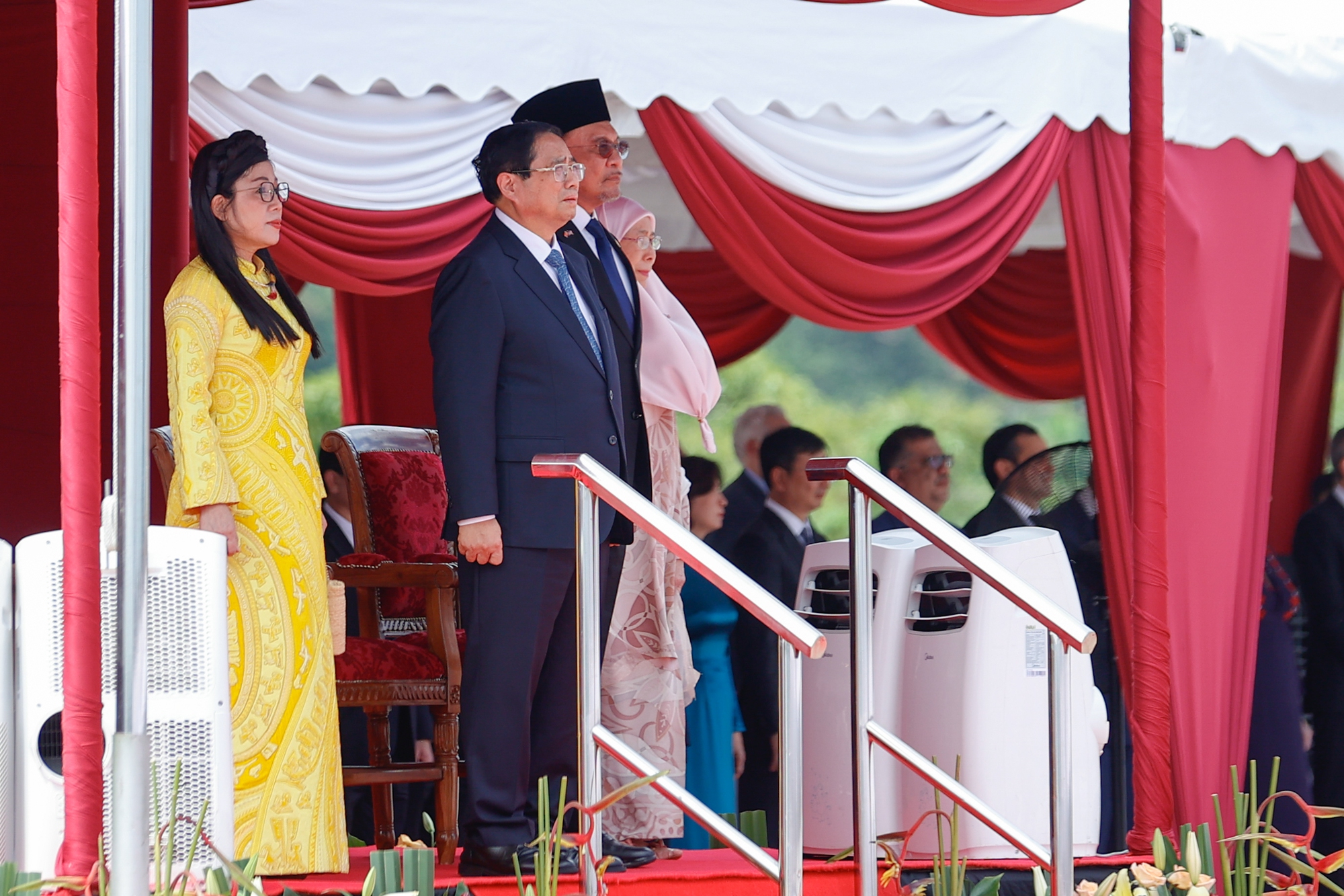 Thủ tướng Anwar Ibrahim chủ trì lễ đón Thủ tướng Phạm Minh Chính thăm chính thức Malaysia- Ảnh 2. Thủ tướng Anwar Ibrahim chủ trì lễ đón Thủ tướng Phạm Minh Chính thăm chính thức Malaysia- Ảnh 2.
