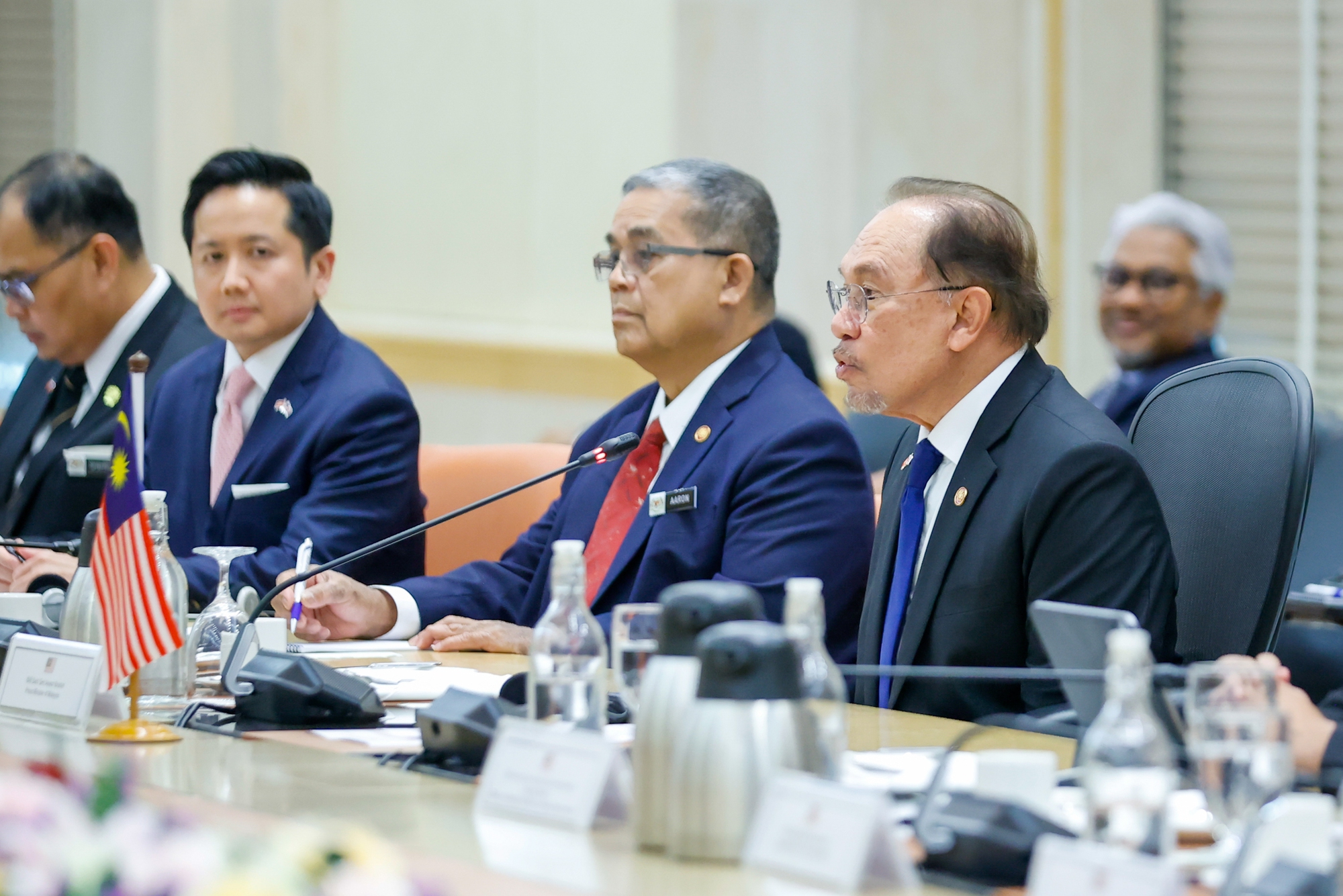 Thủ tướng Phạm Minh Chính hội đàm với Thủ tướng Malaysia- Ảnh 4. Thủ tướng Phạm Minh Chính hội đàm với Thủ tướng Malaysia- Ảnh 4.