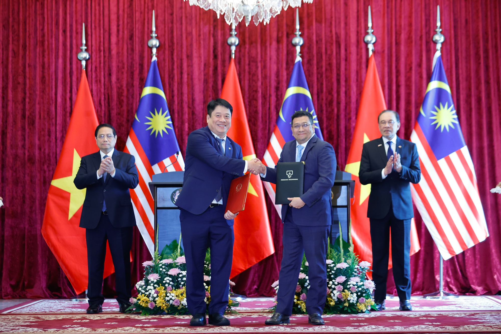 Thủ tướng Phạm Minh Chính hội đàm với Thủ tướng Malaysia- Ảnh 8. Thủ tướng Phạm Minh Chính hội đàm với Thủ tướng Malaysia- Ảnh 8.