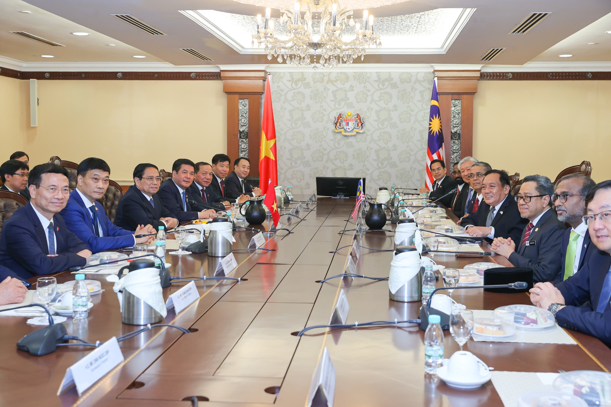 Chủ tịch Thượng viện Malaysia: Việt Nam là Đối tác Chiến lược toàn diện duy nhất ở châu Á- Ảnh 2. Chủ tịch Thượng viện Malaysia: Việt Nam là Đối tác Chiến lược toàn diện duy nhất ở châu Á- Ảnh 2.
