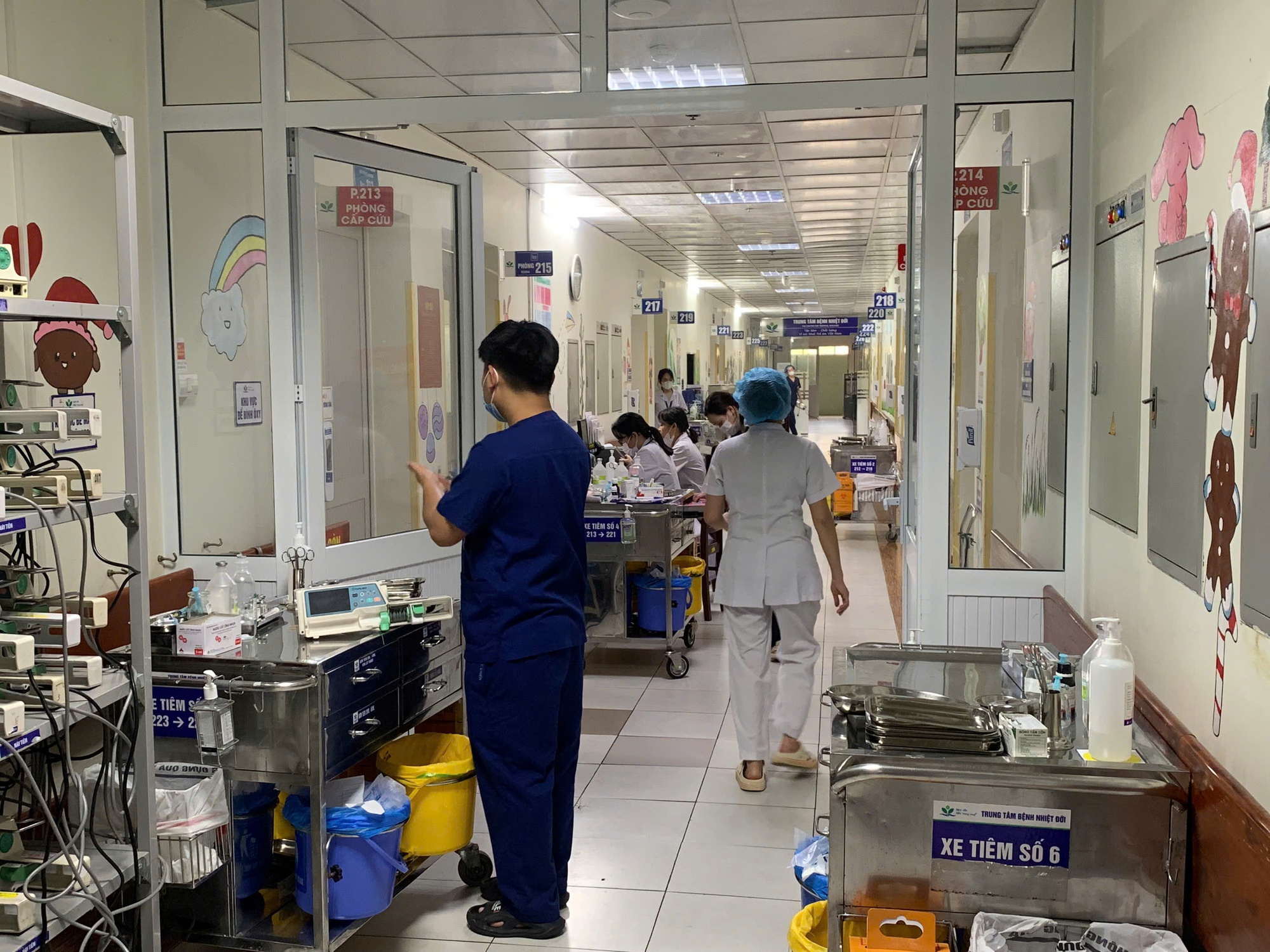 Tổ chức chiến dịch cao điểm phòng bệnh sốt xuất huyết, COVID-19...- Ảnh 1.