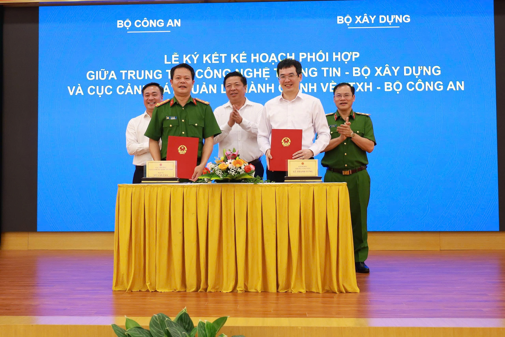 Ra mắt Trang thông tin Bình dân học vụ số Bộ Xây dựng- Ảnh 2. Ra mắt Trang thông tin Bình dân học vụ số Bộ Xây dựng- Ảnh 2.