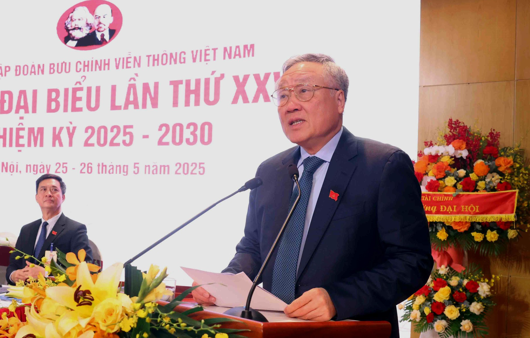 Xây dựng VNPT thành tập đoàn công nghệ hàng đầu, đóng vai trò tiên phong trong chuyển đổi số quốc gia- Ảnh 2. Xây dựng VNPT thành tập đoàn công nghệ hàng đầu, đóng vai trò tiên phong trong chuyển đổi số quốc gia- Ảnh 2.