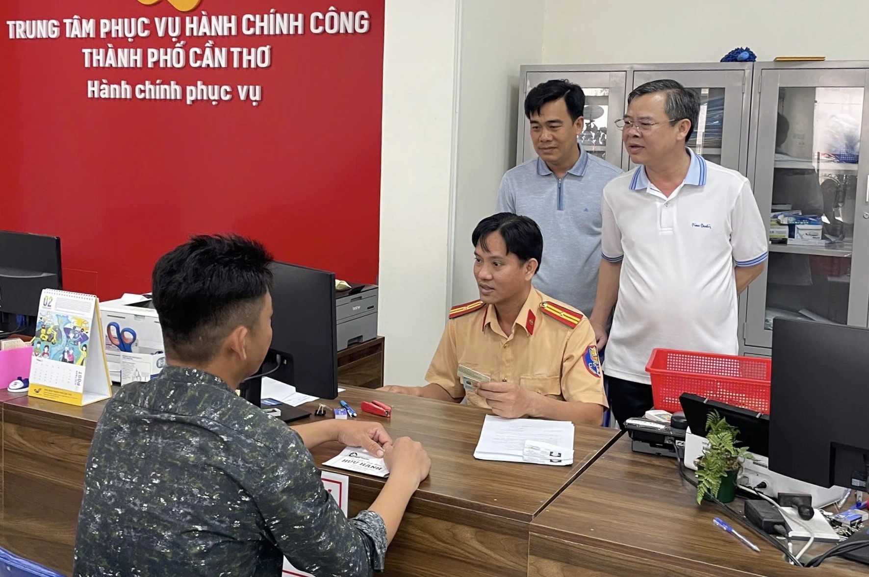 Cần Thơ 'mổ xẻ' những hạn chế, tồn tại trong CCHC- Ảnh 2. Cần Thơ 'mổ xẻ' những hạn chế, tồn tại trong CCHC- Ảnh 2.