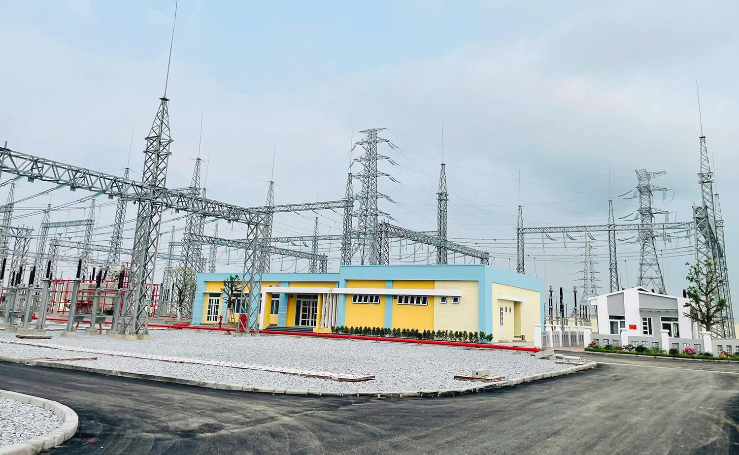 Đóng điện dự án tăng cường bảo đảm điện cho tỉnh Thái Bình- Ảnh 1. Đóng điện dự án tăng cường bảo đảm điện cho tỉnh Thái Bình- Ảnh 1.