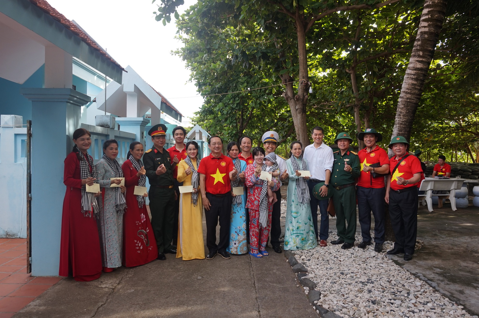 Hành trình về nơi ‘đảo đá hóa biên cương’- Ảnh 12. Hành trình về nơi ‘đảo đá hóa biên cương’- Ảnh 12.
