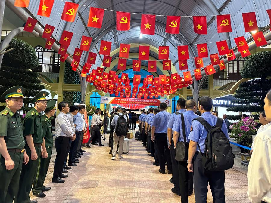 Sẽ có tàu chạy thẳng Hà Nội-Bắc Kinh từ 27/5 - Ảnh 2. Sẽ có tàu chạy thẳng Hà Nội-Bắc Kinh từ 27/5 - Ảnh 2.