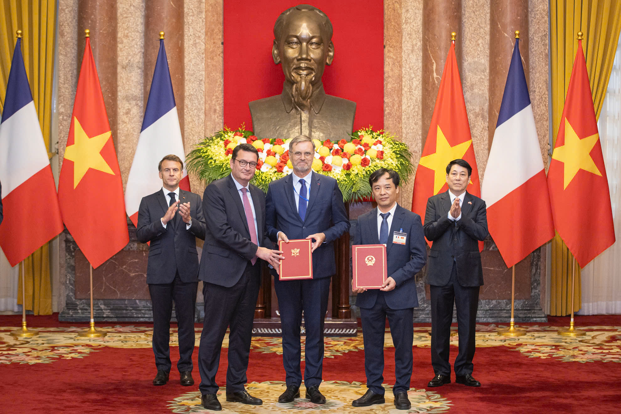 Thúc đẩy hợp tác với Pháp trong lĩnh vực công nghệ vũ trụ và hàng không - Ảnh 1. Thúc đẩy hợp tác với Pháp trong lĩnh vực công nghệ vũ trụ và hàng không - Ảnh 1.