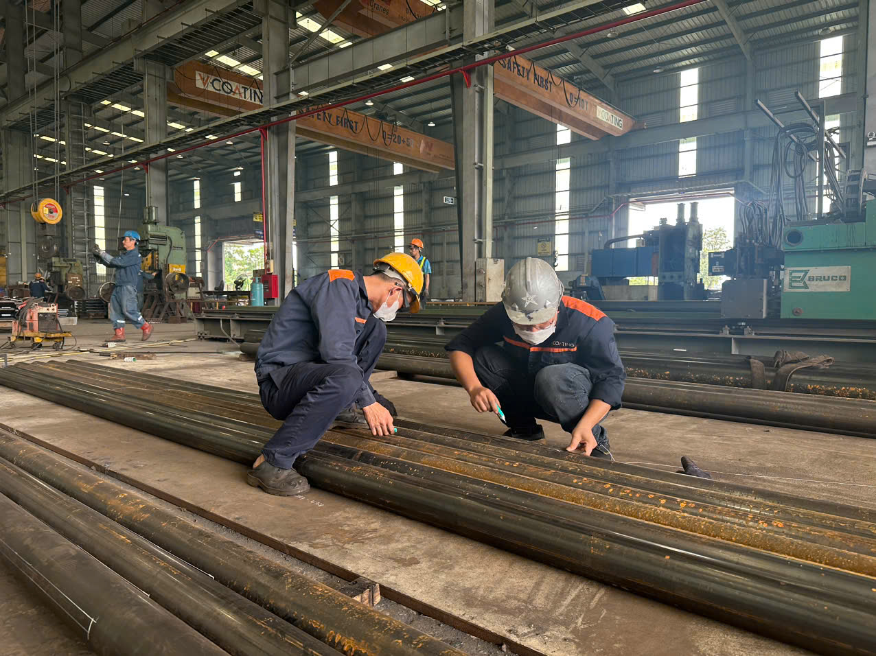 Dồn lực thi công đường dây 500kV Lào Cai - Vĩnh Yên: Vượt mưa lũ, bám sát tiến độ- Ảnh 2. Dồn lực thi công đường dây 500kV Lào Cai - Vĩnh Yên: Vượt mưa lũ, bám sát tiến độ- Ảnh 2.