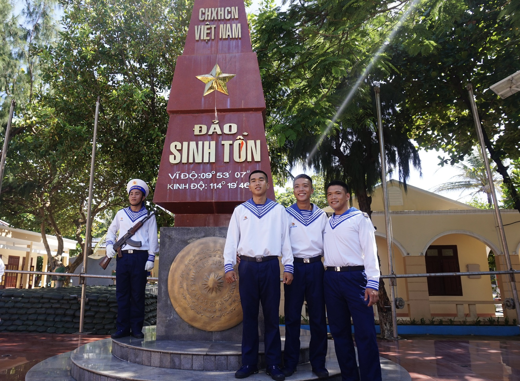 Trường Sa: Những câu chuyện bình dị mà phi thường- Ảnh 2. Trường Sa: Những câu chuyện bình dị mà phi thường- Ảnh 2.