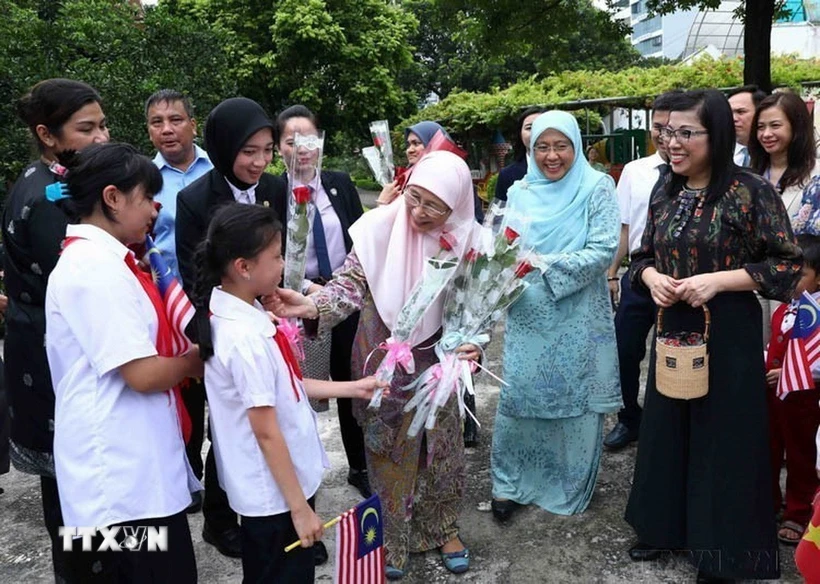 Phu nhân Thủ tướng Phạm Minh Chính thăm Trung tâm bảo trợ trẻ em ở Malaysia- Ảnh 1. Phu nhân Thủ tướng Phạm Minh Chính thăm Trung tâm bảo trợ trẻ em ở Malaysia- Ảnh 1.