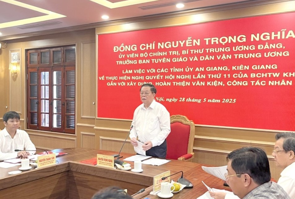 Đồng chí Nguyễn Trọng Nghĩa làm việc với lãnh đạo tỉnh An Giang và Kiên Giang về công tác sắp xếp bộ máy- Ảnh 1. Đồng chí Nguyễn Trọng Nghĩa làm việc với lãnh đạo tỉnh An Giang và Kiên Giang về công tác sắp xếp bộ máy- Ảnh 1.