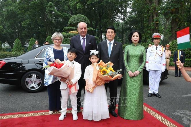 Chủ tịch nước Lương Cường chủ trì lễ đón chính thức Tổng thống Hungary- Ảnh 4. Chủ tịch nước Lương Cường chủ trì lễ đón chính thức Tổng thống Hungary- Ảnh 4.