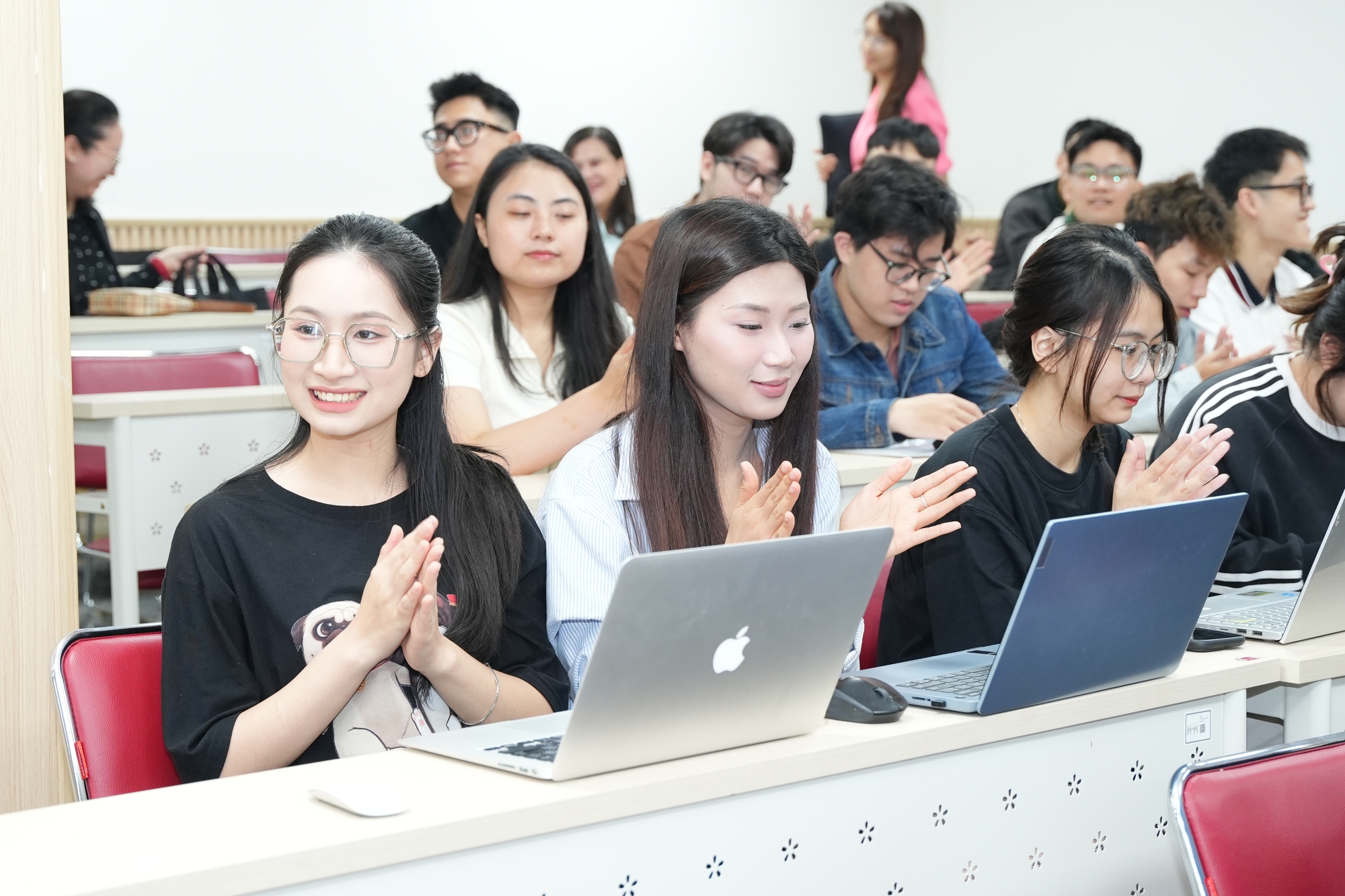 Trang bị toàn diện cho sinh viên trước ngưỡng cửa nghề nghiệp- Ảnh 1. Trang bị toàn diện cho sinh viên trước ngưỡng cửa nghề nghiệp- Ảnh 1.