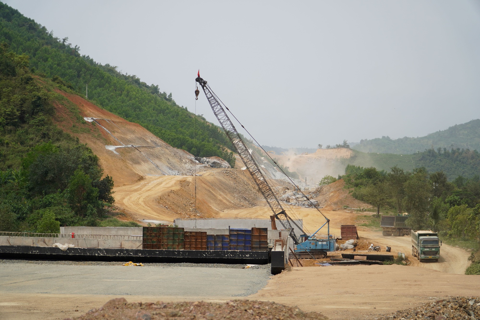 Khẩn trương hoàn thành 20 km đầu tuyến cao tốc Khánh Hòa – Buôn Ma Thuột- Ảnh 1. Khẩn trương hoàn thành 20 km đầu tuyến cao tốc Khánh Hòa – Buôn Ma Thuột- Ảnh 1.