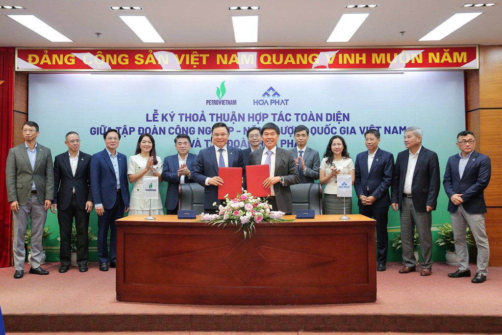 Hòa Phát và Petrovietnam ký thỏa thuận hợp tác toàn diện- Ảnh 1. Hòa Phát và Petrovietnam ký thỏa thuận hợp tác toàn diện- Ảnh 1.