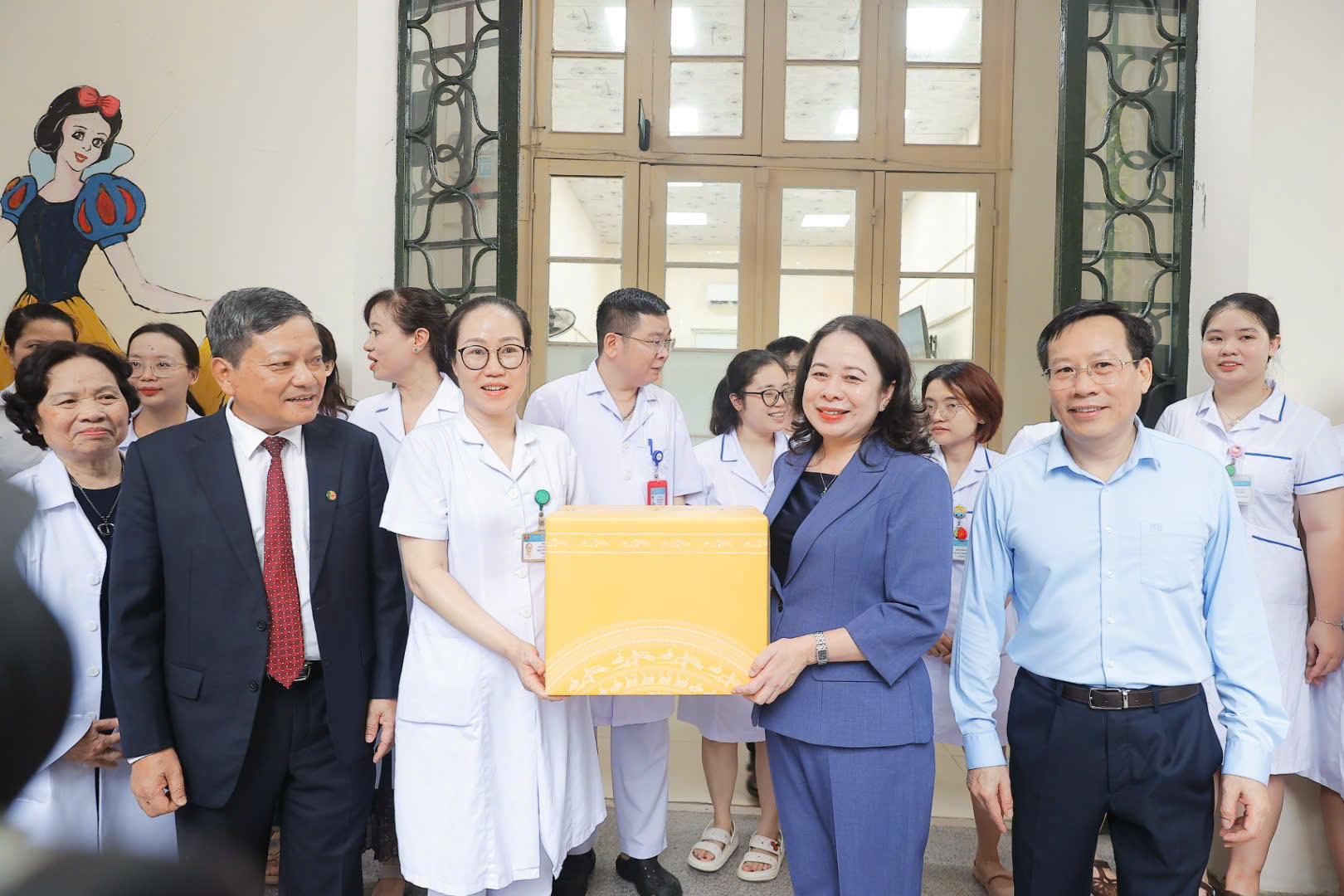 Chăm sóc sức khỏe cho trẻ em là chuẩn bị cho tương lai của đất nước- Ảnh 2. Chăm sóc sức khỏe cho trẻ em là chuẩn bị cho tương lai của đất nước- Ảnh 2.