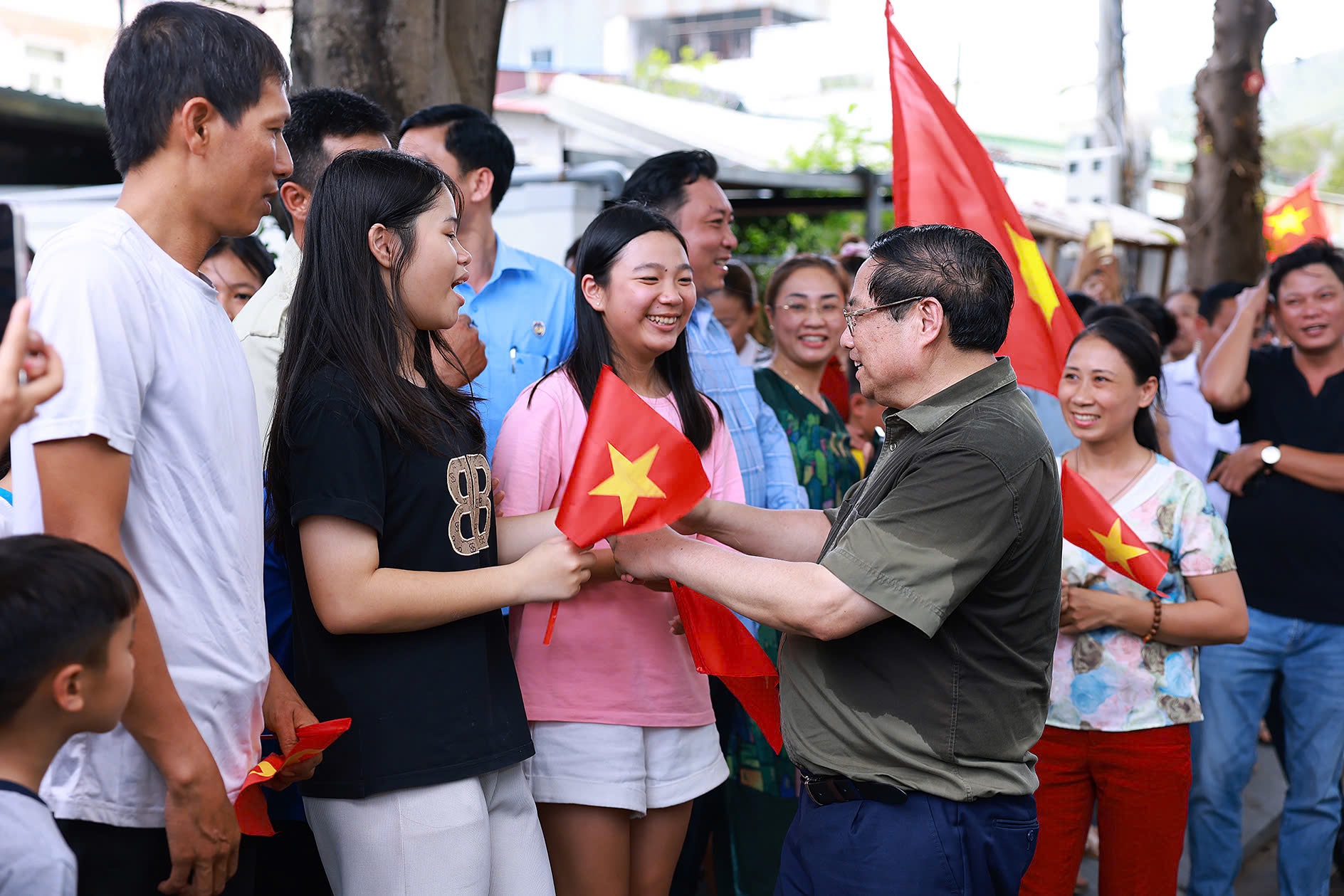Thủ tướng tưởng nhớ, tri ân các Anh hùng liệt sĩ, người có công tại Côn Đảo- Ảnh 5. Thủ tướng tưởng nhớ, tri ân các Anh hùng liệt sĩ, người có công tại Côn Đảo- Ảnh 5.