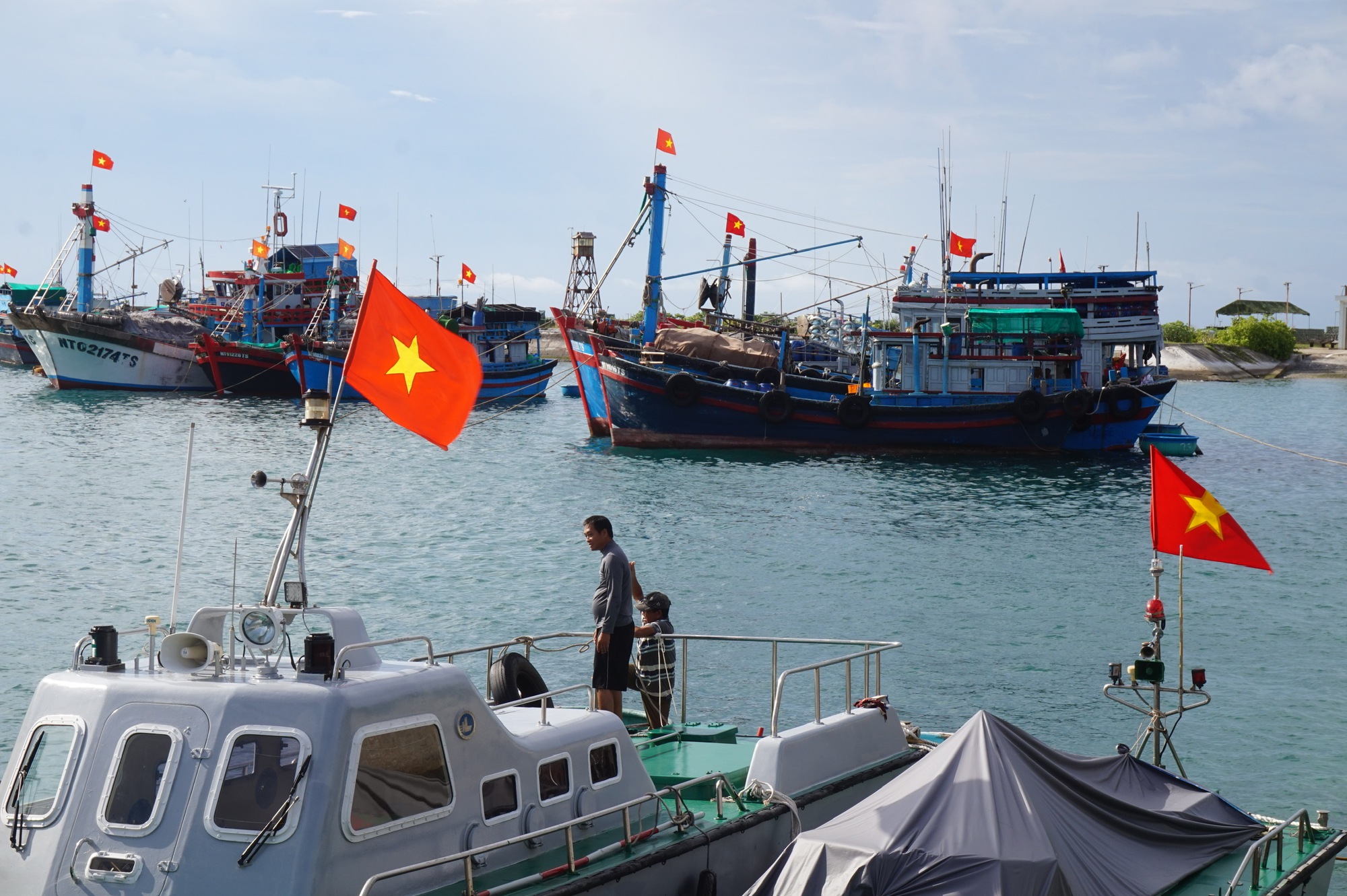 Trường Sa - Điểm tựa vững chắc, tiếp sức cho ngư dân giữa trùng khơi- Ảnh 5. Trường Sa - Điểm tựa vững chắc, tiếp sức cho ngư dân giữa trùng khơi- Ảnh 5.