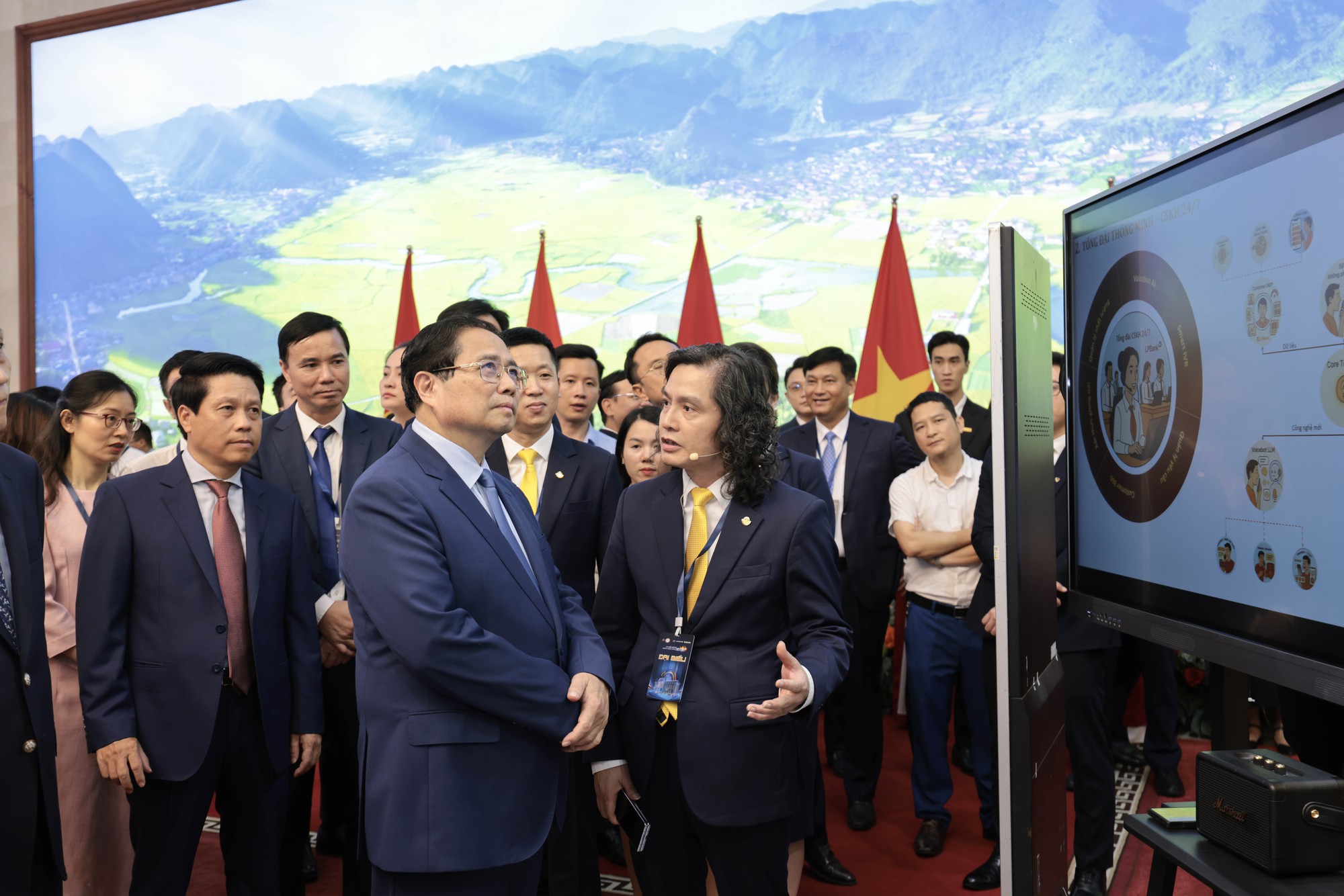 Chuyển đổi số ngành ngân hàng: Từ giải pháp thanh toán thông minh đến tích hợp dữ liệu DN- Ảnh 4. Chuyển đổi số ngành ngân hàng: Từ giải pháp thanh toán thông minh đến tích hợp dữ liệu DN- Ảnh 4.