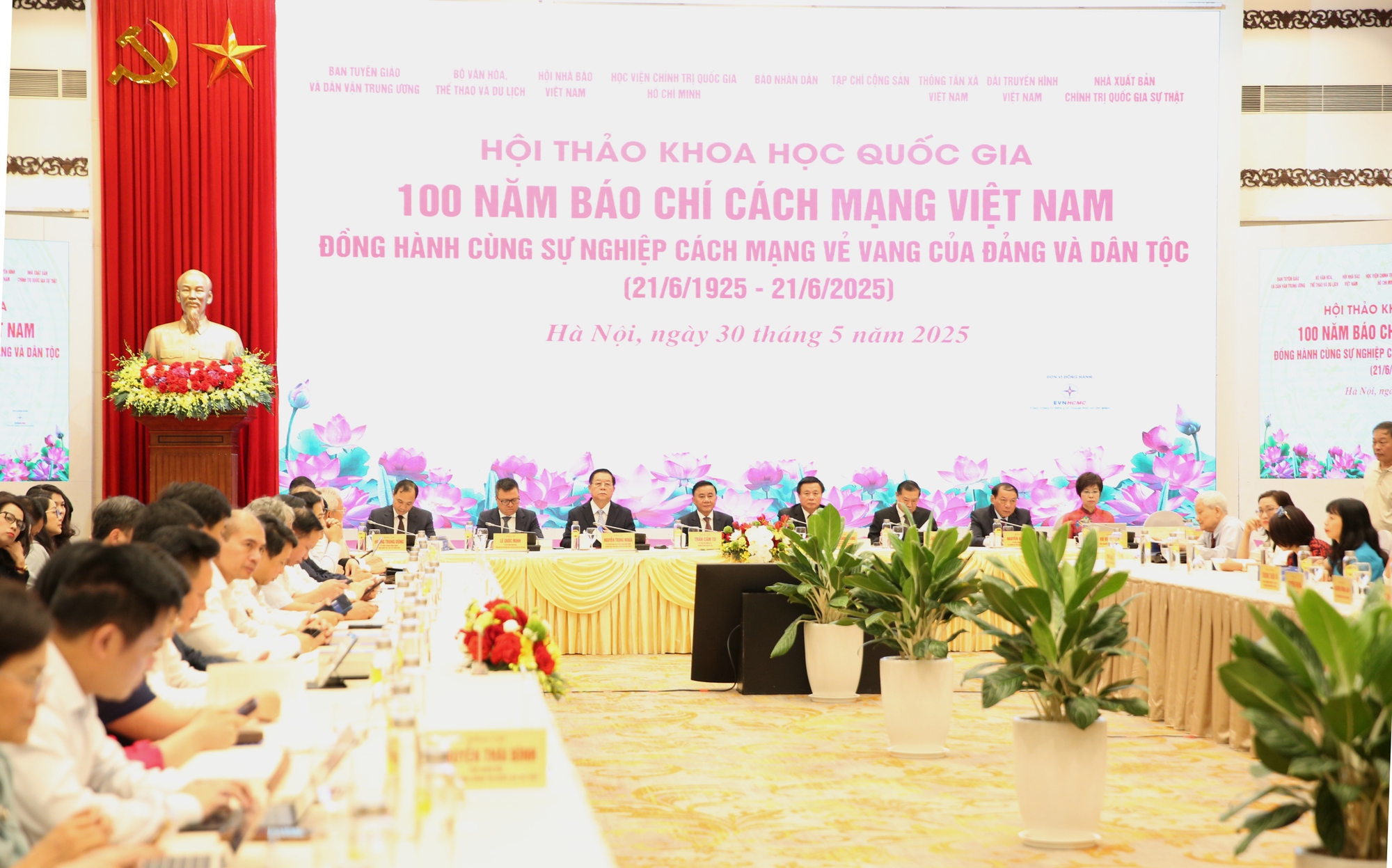 Tạo điều kiện, dành thêm nguồn lực để báo chí thực hiện tốt chức năng, nhiệm vụ trong kỷ nguyên mới- Ảnh 3. Tạo điều kiện, dành thêm nguồn lực để báo chí thực hiện tốt chức năng, nhiệm vụ trong kỷ nguyên mới- Ảnh 3.