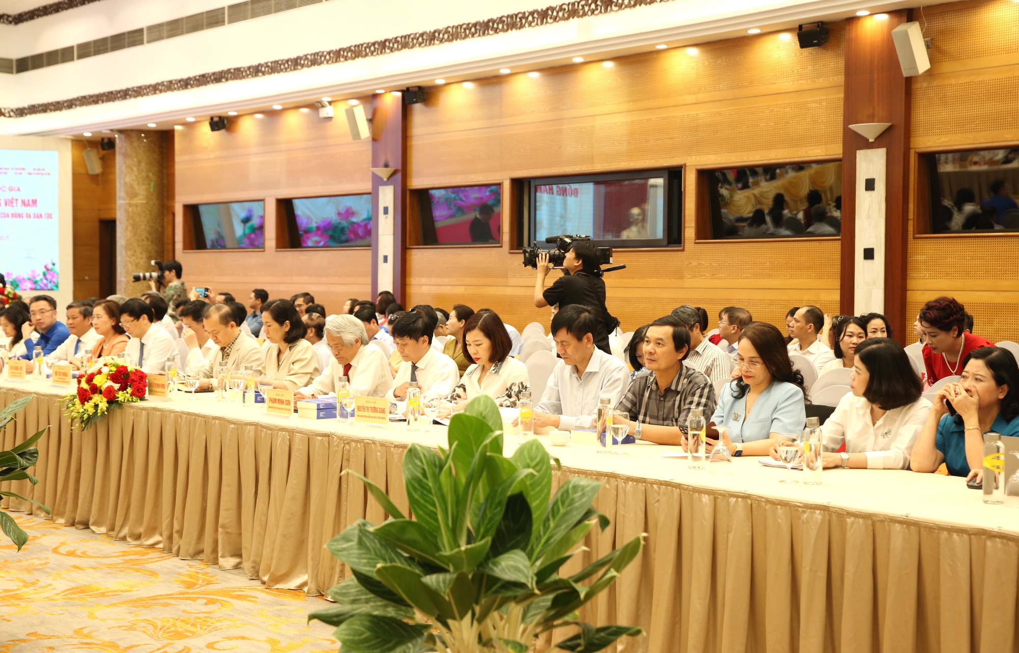 Tạo điều kiện, dành thêm nguồn lực để báo chí thực hiện tốt chức năng, nhiệm vụ trong kỷ nguyên mới- Ảnh 5. Tạo điều kiện, dành thêm nguồn lực để báo chí thực hiện tốt chức năng, nhiệm vụ trong kỷ nguyên mới- Ảnh 5.