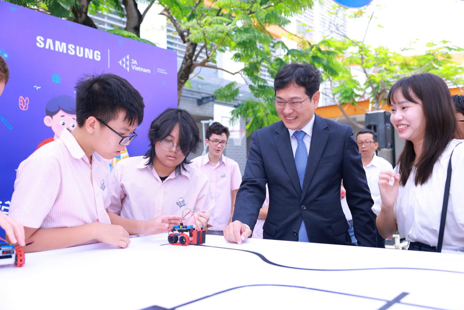 Hoàn thành chuỗi Roadshow khởi động cuộc thi Samsung Solve for Tomorrow 2025 ở cả 3 miền- Ảnh 2. Hoàn thành chuỗi Roadshow khởi động cuộc thi Samsung Solve for Tomorrow 2025 ở cả 3 miền- Ảnh 2.