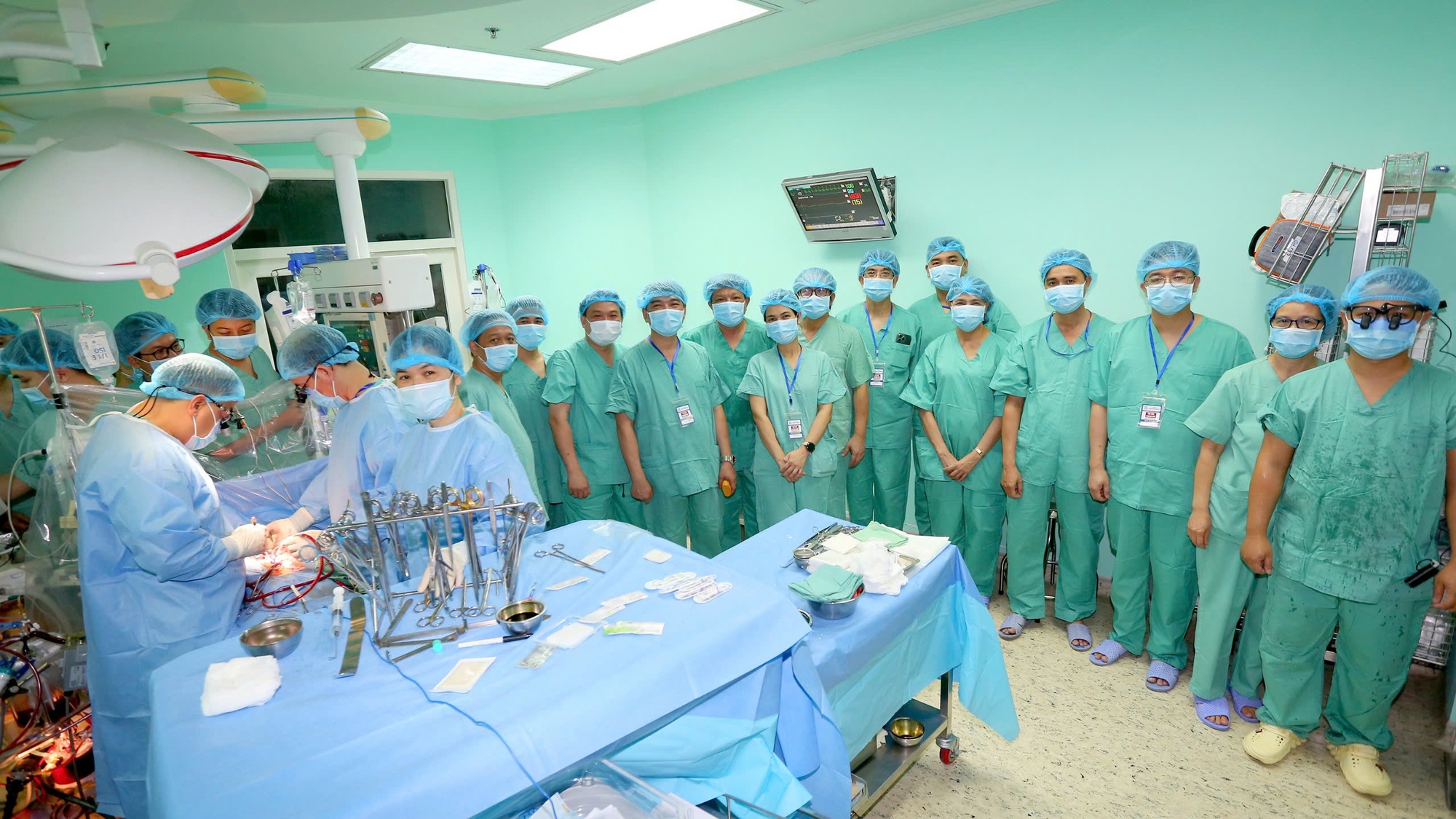 Nữ bệnh nhân hồi sinh nhờ trái tim của nam bệnh nhân chết não hiến tặng- Ảnh 2. Nữ bệnh nhân hồi sinh nhờ trái tim của nam bệnh nhân chết não hiến tặng- Ảnh 2.
