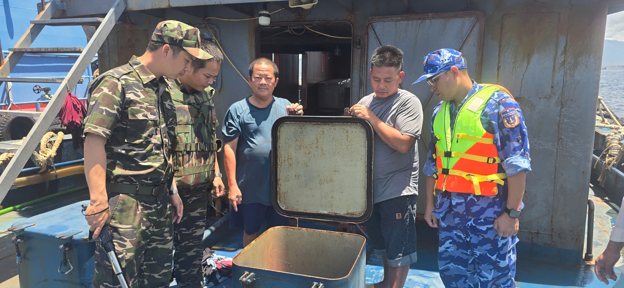 Bắt giữ 75m3 chất lỏng nghi là dầu DO, trị giá hàng vi phạm 1,3 tỷ đồng- Ảnh 2. Bắt giữ 75m3 chất lỏng nghi là dầu DO, trị giá hàng vi phạm 1,3 tỷ đồng- Ảnh 2.