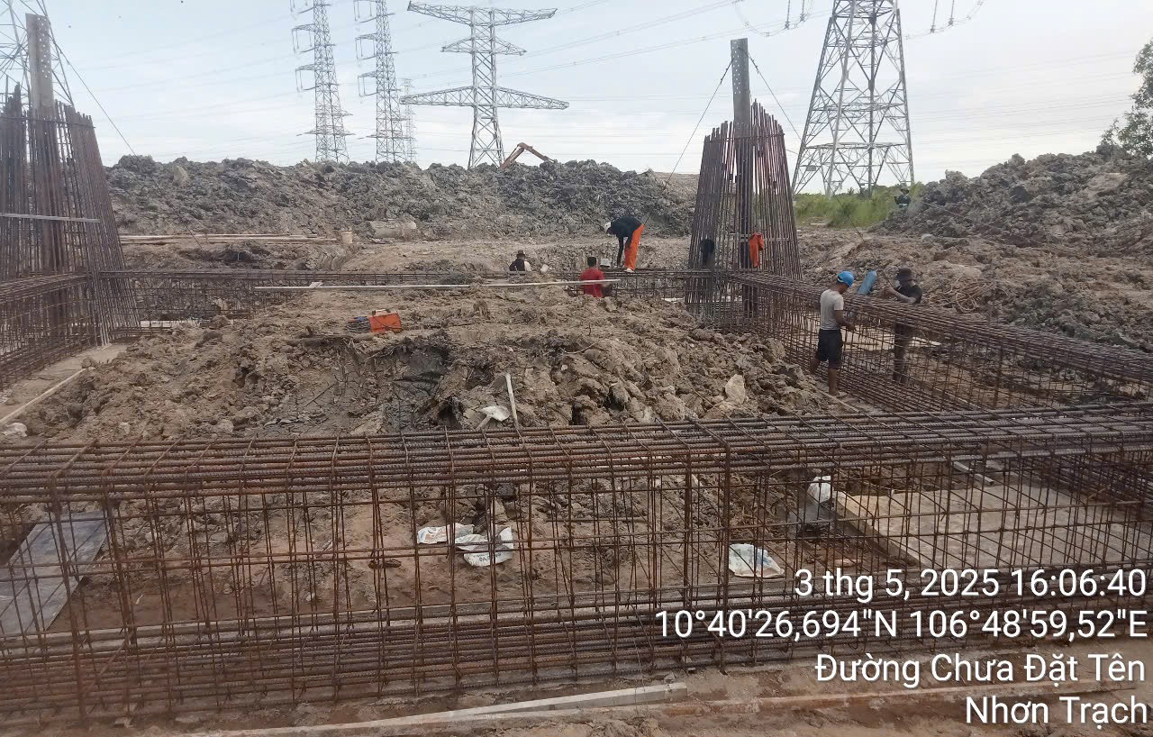 Thi công xuyên lễ đưa dự án đường dây 220kV NMĐ Nhơn Trạch 3 - rẽ Mỹ Xuân - Cát Lái về đích - Ảnh 1. Thi công xuyên lễ đưa dự án đường dây 220kV NMĐ Nhơn Trạch 3 - rẽ Mỹ Xuân - Cát Lái về đích - Ảnh 1.