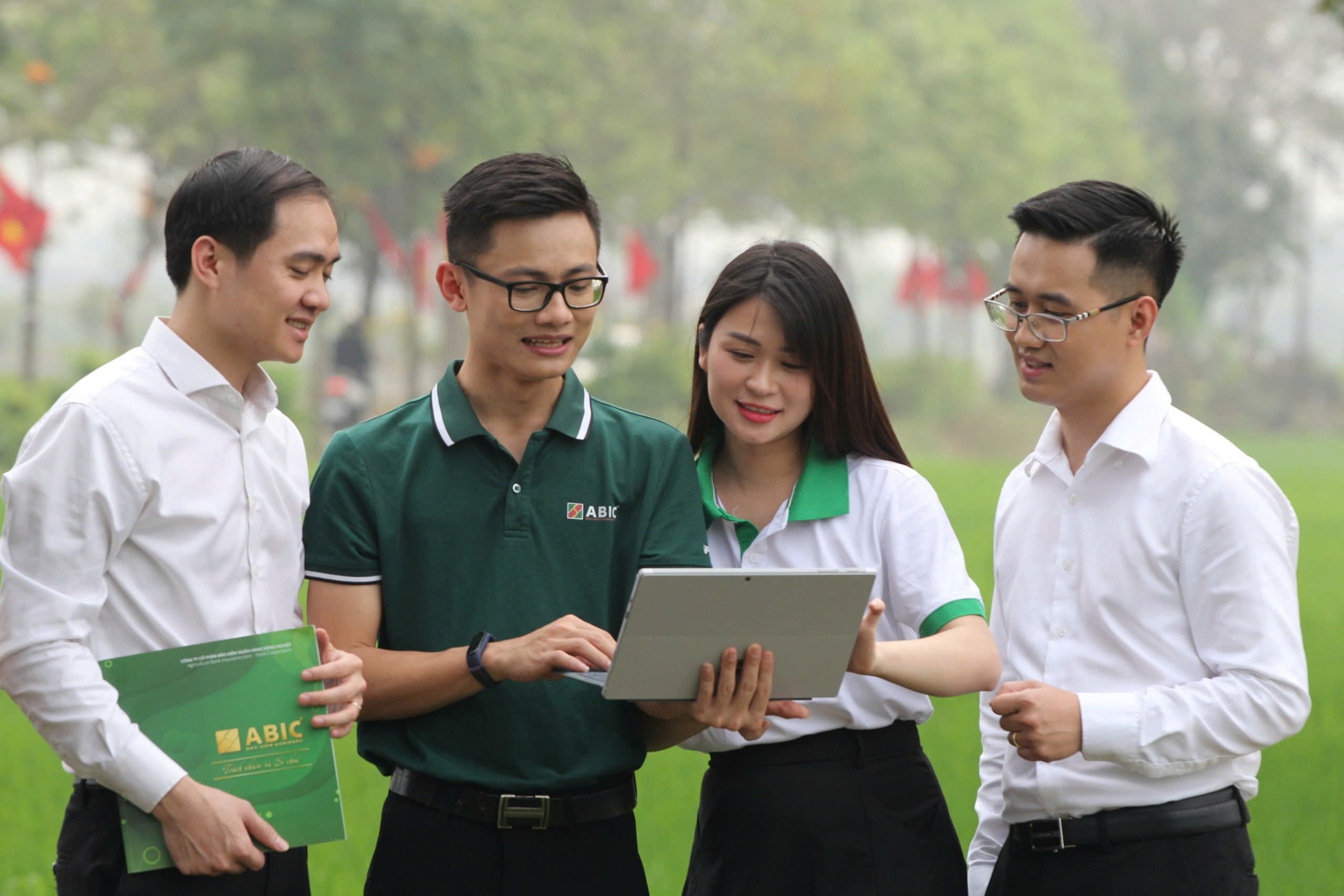 Khơi thông dòng vốn, lan tỏa sẻ chia: Hành trình trách nhiệm của Bảo hiểm Agribank- Ảnh 3. Khơi thông dòng vốn, lan tỏa sẻ chia: Hành trình trách nhiệm của Bảo hiểm Agribank- Ảnh 3.