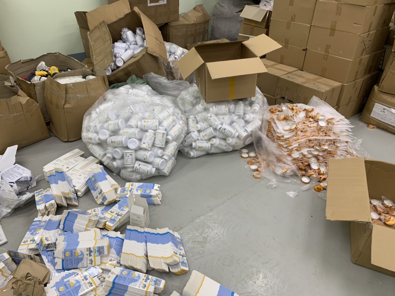 Tổng rà soát, kiểm tra việc chấp hành pháp luật về dược, an toàn thực phẩm- Ảnh 1. Tổng rà soát, kiểm tra việc chấp hành pháp luật về dược, an toàn thực phẩm- Ảnh 1.