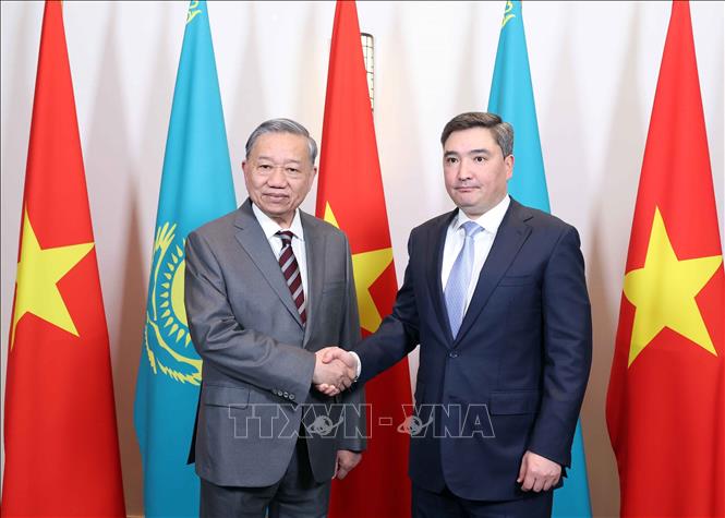 Tổng Bí thư Tô Lâm hội kiến Thủ tướng Kazakhstan- Ảnh 1. Tổng Bí thư Tô Lâm hội kiến Thủ tướng Kazakhstan- Ảnh 1.