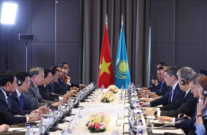 Tổng Bí thư Tô Lâm hội kiến Thủ tướng Kazakhstan- Ảnh 2. Tổng Bí thư Tô Lâm hội kiến Thủ tướng Kazakhstan- Ảnh 2.