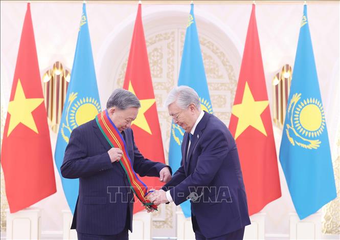 Tổng Bí thư Tô Lâm nhận Huân chương Hữu nghị Dostyk hạng nhất- Ảnh 1. Tổng Bí thư Tô Lâm nhận Huân chương Hữu nghị Dostyk hạng nhất- Ảnh 1.