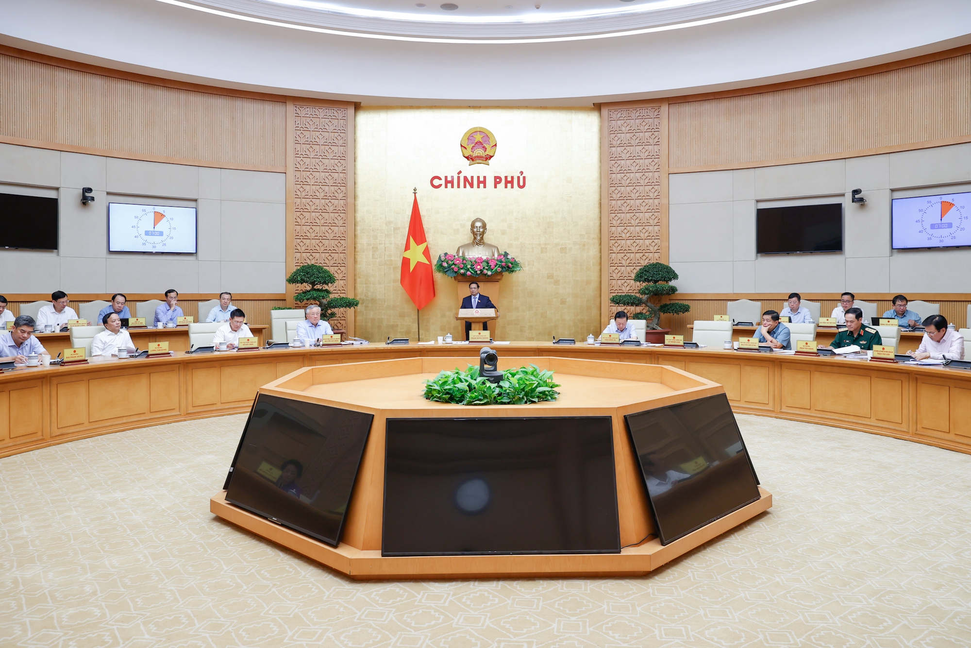 Thủ tướng: Triển khai hiệu quả "bộ tứ chiến lược"; thực hiện bằng được các mục tiêu lớn- Ảnh 1. Thủ tướng: Triển khai hiệu quả "bộ tứ chiến lược"; thực hiện bằng được các mục tiêu lớn- Ảnh 1.